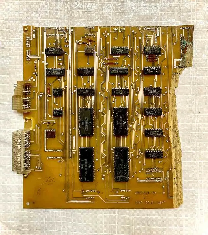 ПЛАТА К-155 СОВЕТСКАЯ БЕДНАЯ